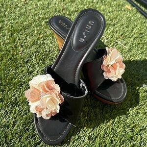 UNISA Black leather mule with flower appliqué  with synthetic heal size 8.5